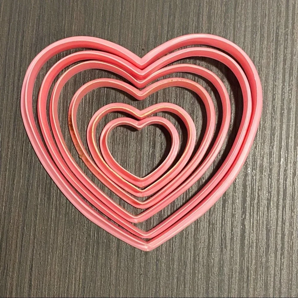 Set of 6 Wilton Pink Heart Shaped Valentines Cookie‎ Cutters PERFECT